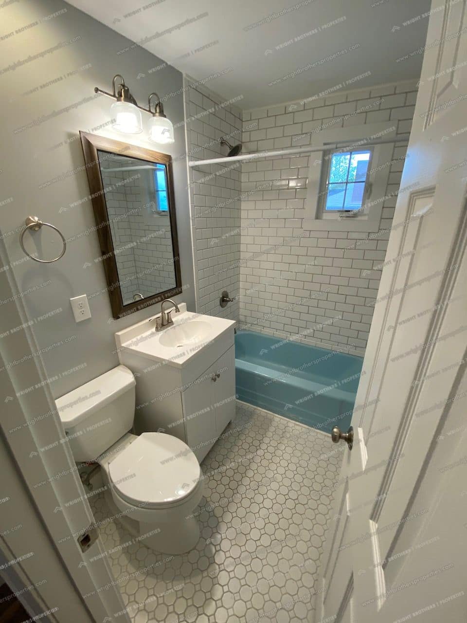 Upstairs 2nd bath